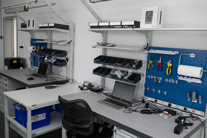 Siberian college Noyabrsk uses Treston furniture in their technical workshops