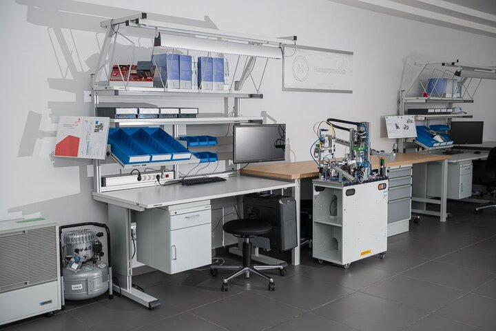 Siberian Noyabrsk college uses Treston WB model's ESD benches