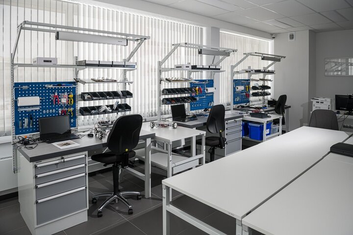 Siberian Noyabrsk college uses Treston workshop benches