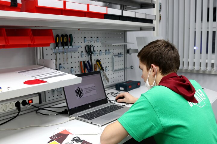 Russian Noyabrsk college uses high quality Treston workstations