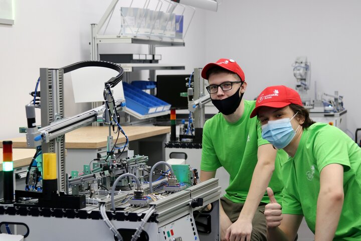 Siberian Noyabrsk college students are happy to use Treston ESD workstations